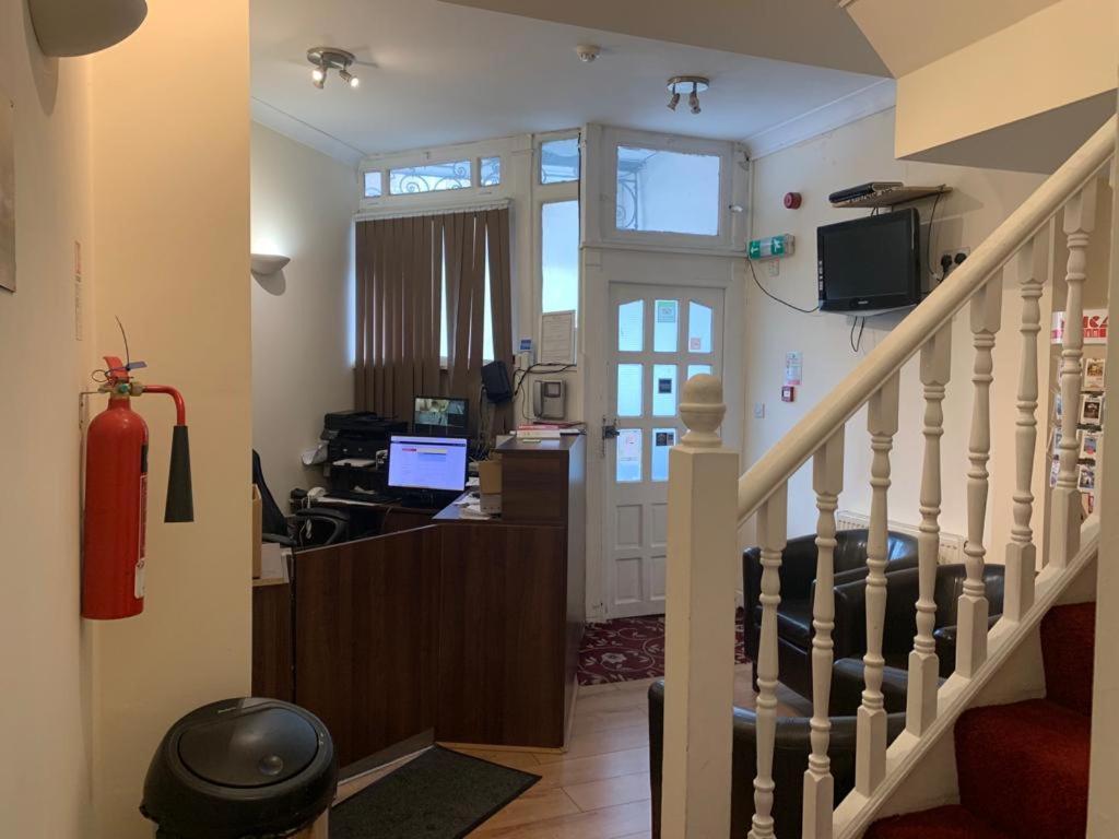 City Lodge Лондон Екстериор снимка