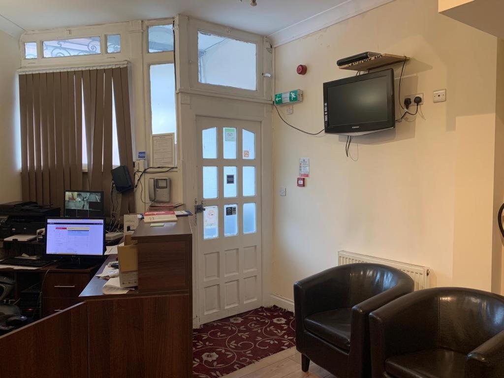 City Lodge Лондон Екстериор снимка
